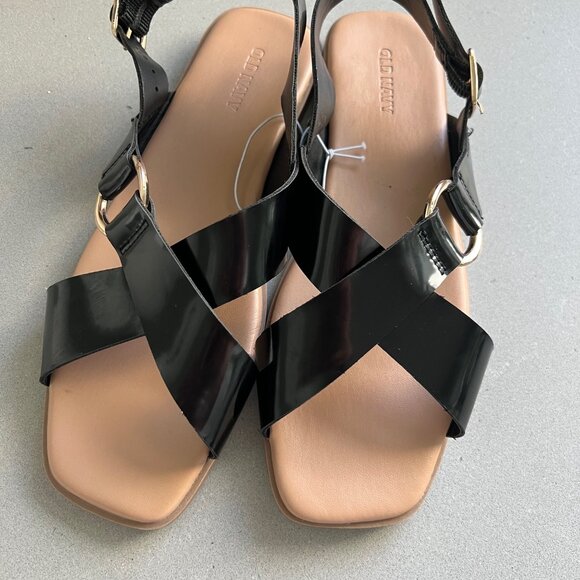 NWT Old Navy Women Size 7 Faux Leather Black Jack Cross-Strap Buckled Sandals - Picture 4 of 8